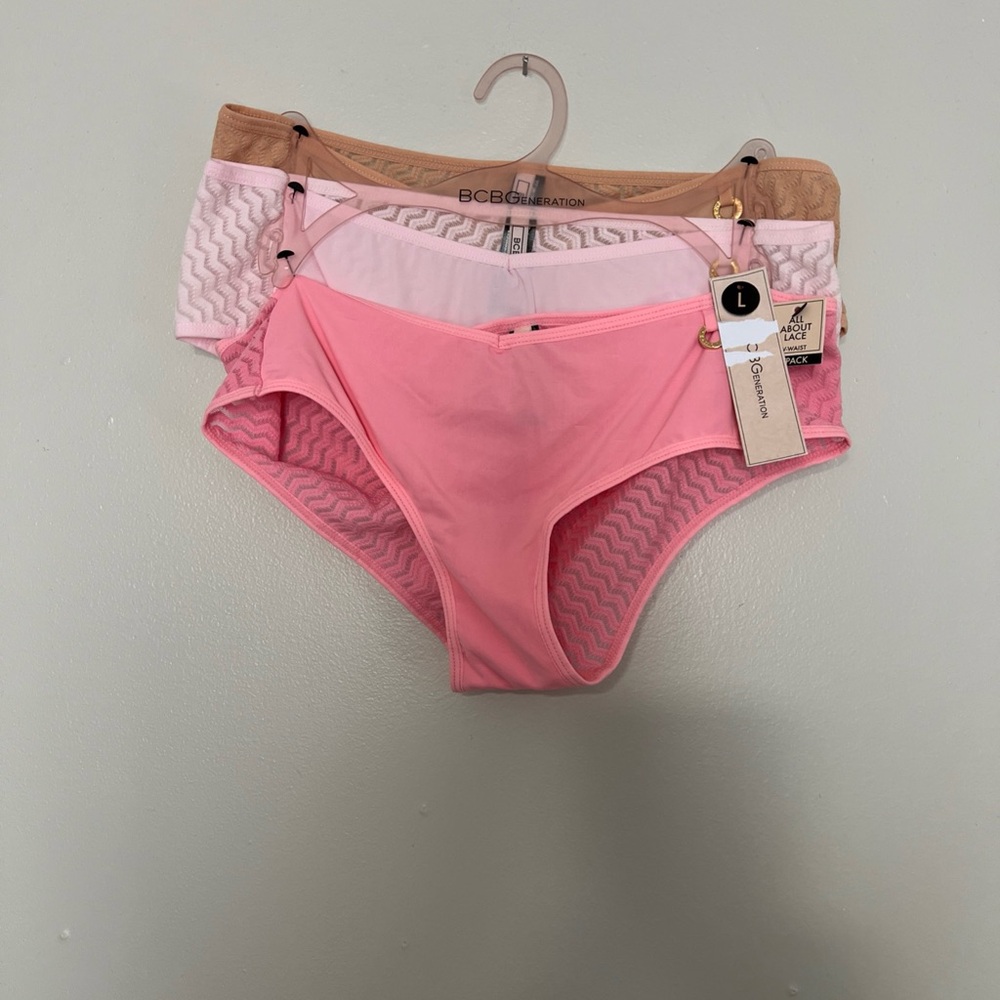 3 NEW BCBGENERATION All About LACE SIDES/BACK V-WAIST PANTIES Sz L NWT